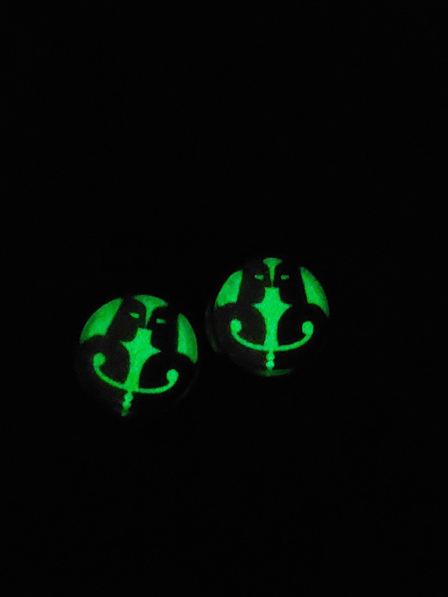 Glow in the Dark Tangata Tiriti Studs